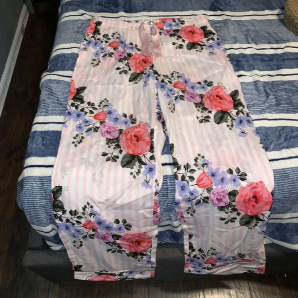 clothes - Picture 7 of 7
